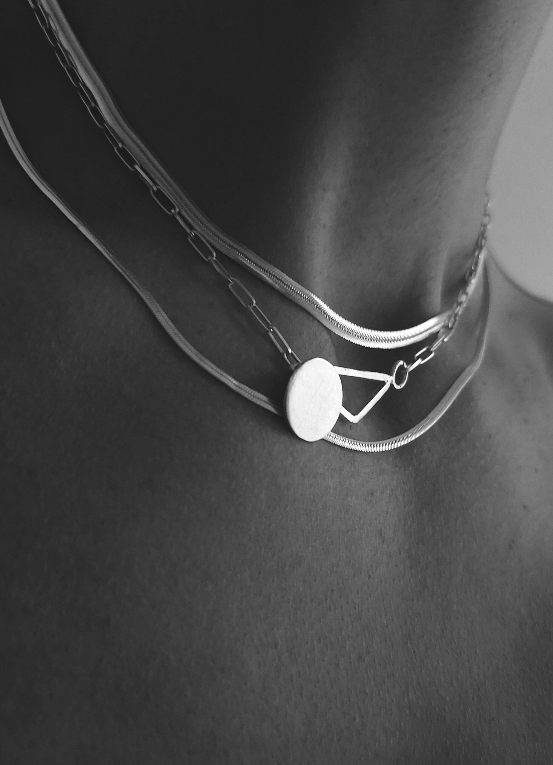 Triangle and round necklace