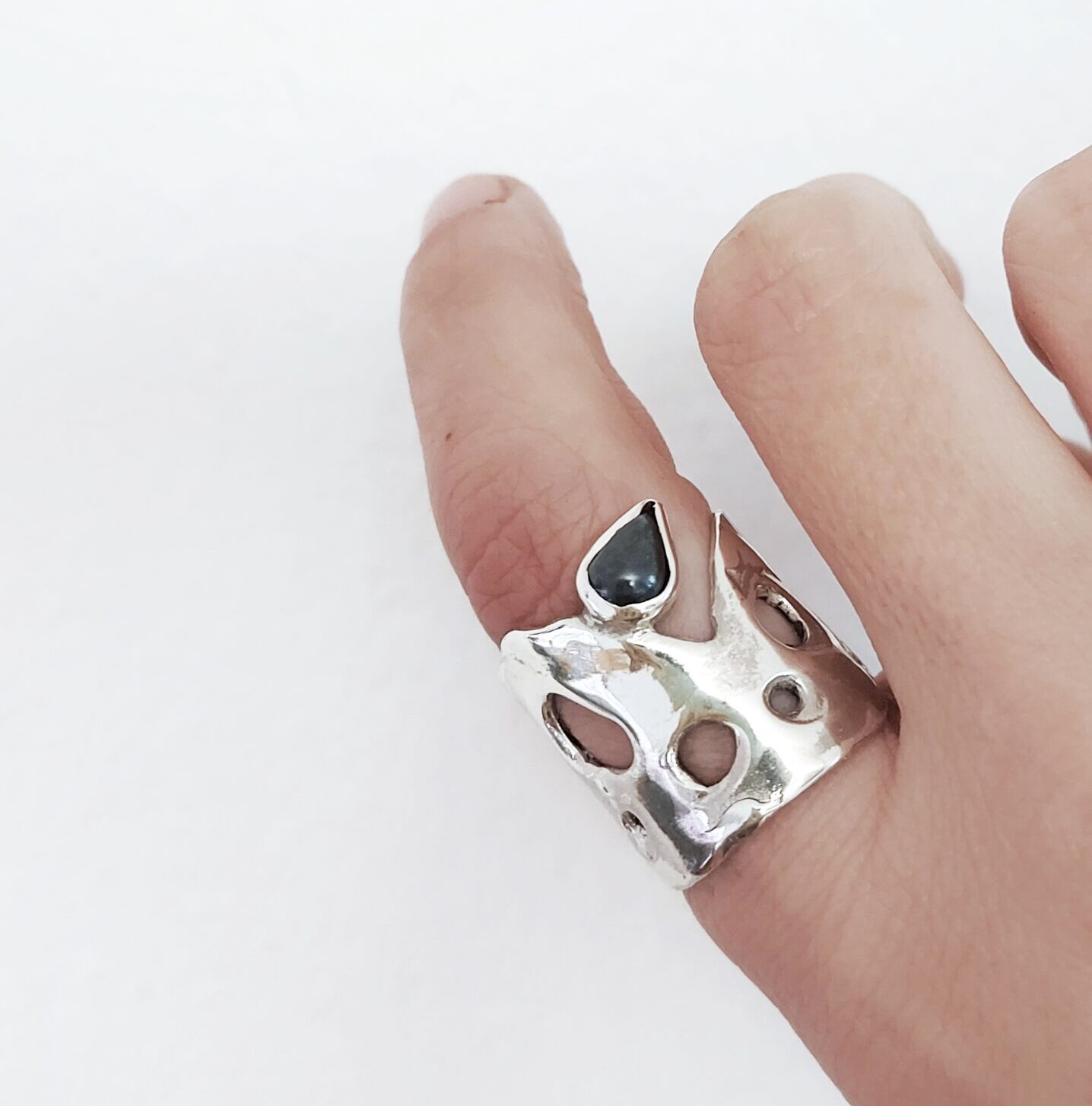 Organic wide ring with black teardrop stone