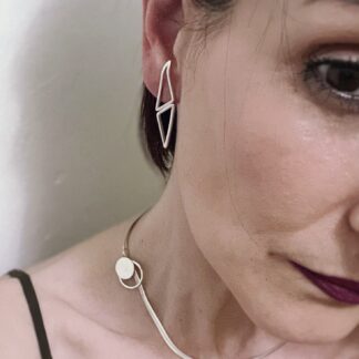 Glossy lobe triangle huggers