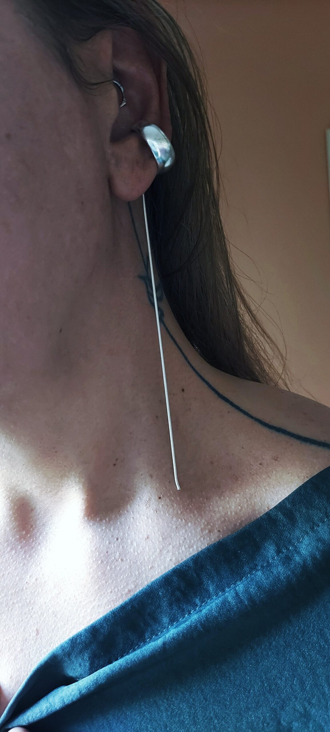 Adam earcuff with chain - Image 3